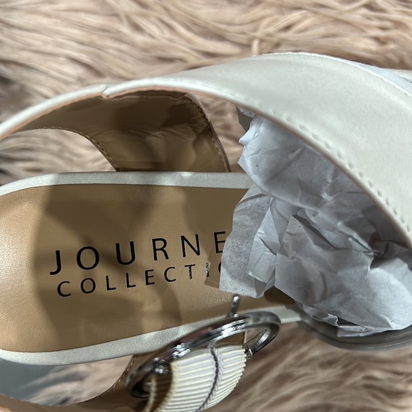 JOURNEE COLLECTION Women's Akeely Platform Sandals - Picture 10 of 11